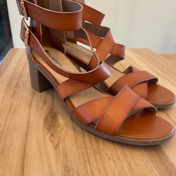 Big Buddha Brown Strappy Sandals Size 9.5 - Picture 3 of 5
